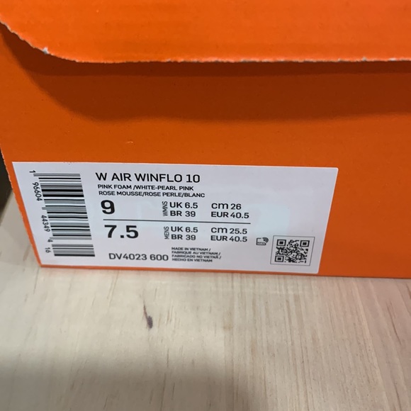 Nike Running Shoes - Picture 2 of 6